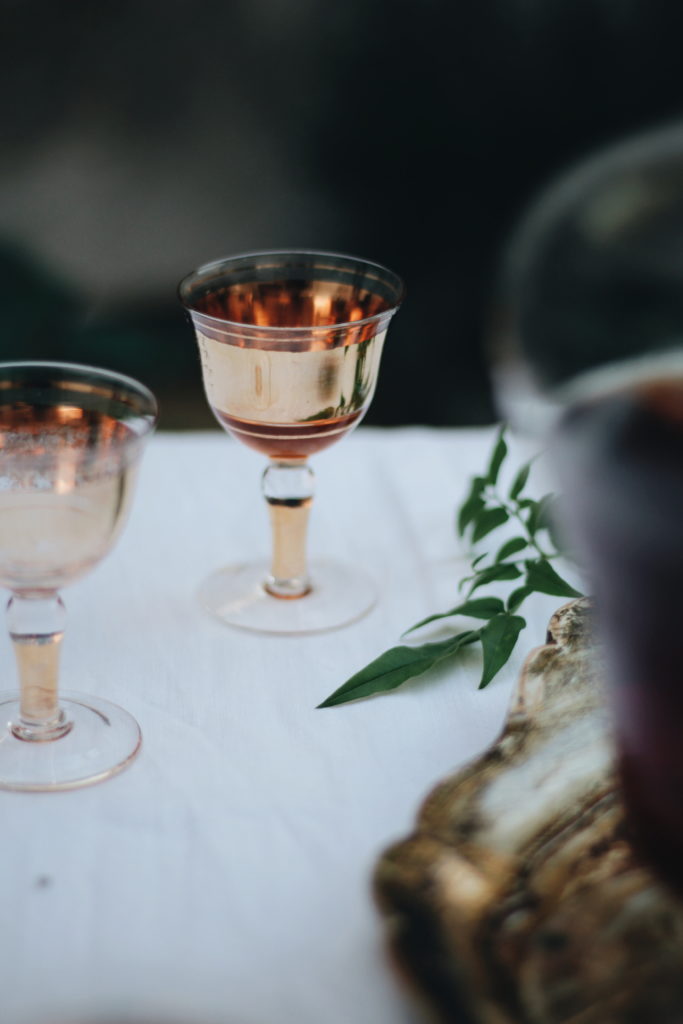 bicchiere vintage, liquore , giardino, accade in tavola