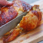 Come ottenere il pollo in padella con pelle croccante