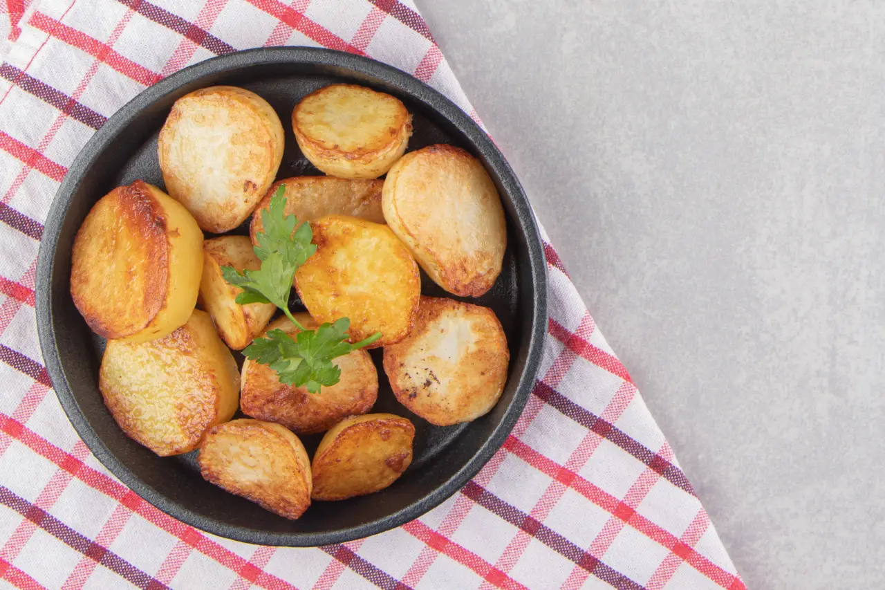 Patate croccanti al forno: l’ingrediente segreto che fa la differenza