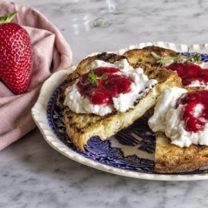 pane di matera, confettura fragole e timo limone, ricotta, ricetta