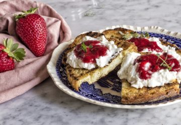 pane di matera, confettura fragole e timo limone, ricotta, ricetta