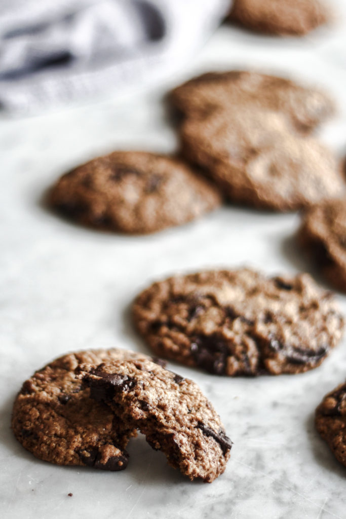 cookies, cioccolato, biscotti, accade in tavola