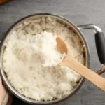 Perché non dovresti riscaldare il riso avanzato senza questa precauzione