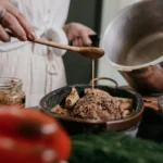 Il segreto degli chef per un arrosto tenerissimo senza ore di cottura