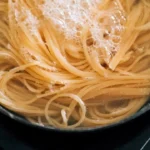 Perché la pasta si incolla dopo la cottura? Il dettaglio che cambia tutto