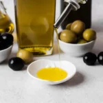 Come capire se l’olio d’oliva è buono: il dettaglio che rivela la qualità