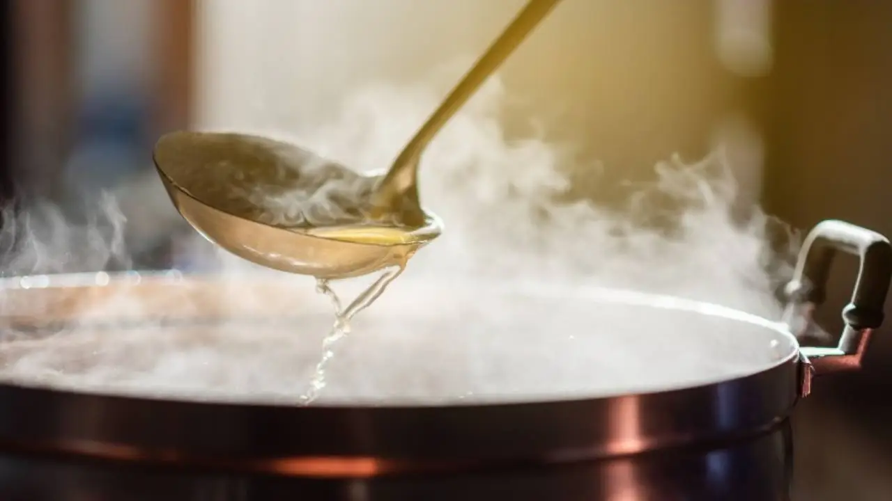 Pasta cremosa senza formaggi con il trucco dell’acqua di cottura